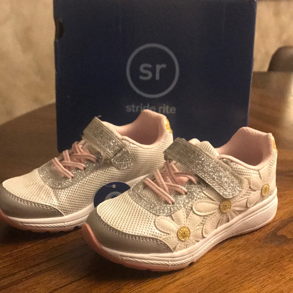 *Brand New* with tags Stride Rite lighted glimmer shoes 🌼